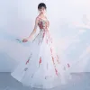 Amazing / Unique Hall Formal Dresses 2017 Prom Dresses White A-Line / Princess Floor-Length / Long Cascading Ruffles Scoop Neck Sleeveless Backless Appliques Flower