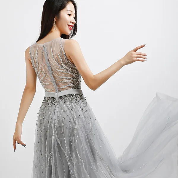 Illusion Grau Tanzen Durchsichtige Ballkleider 2020 A Linie Eckiger Ausschnitt Ärmellos Perlenstickerei Strass Pailletten Stoffgürtel Lange Rüschen Festliche Kleider