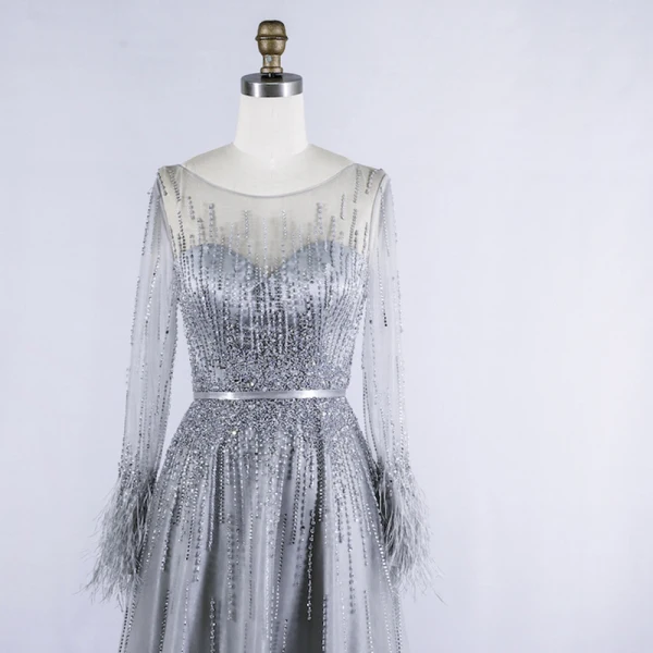 Haut de Gamme Gris Robe De Soirée 2020 Princesse Transparentes Encolure Dégagée Manches Longues Plumes Ceinture Perlage Paillettes Train De Balayage Volants Robe De Ceremonie