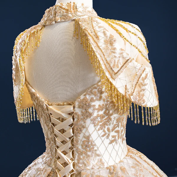 Luxe Doré La Mariée Robe De Mariée 2020 Robe Boule Col Haut Manches Courtes Dos Nu Perlage Gland Paillettes Longue Volants