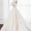 Meilleur Champagne La Mariée Robe De Mariée 2020 Robe Boule Bustier Sans Manches Dos Nu Appliques En Dentelle Chapel Train Volants