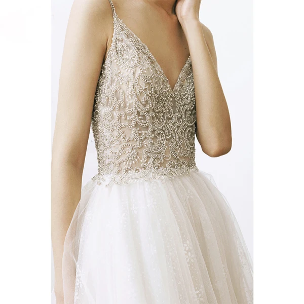 Charmant Ivory / Creme Strand Sommer Brautkleider / Hochzeitskleider 2020 A Linie Spaghettiträger V-Ausschnitt Ärmellos Rückenfreies Perlenstickerei Kapelle-Schleppe Rüschen