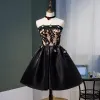 Best Black Satin Homecoming Graduation Dresses 2020 A-Line / Princess Strapless Sleeveless Appliques Lace Beading Short Ruffle Backless Formal Dresses