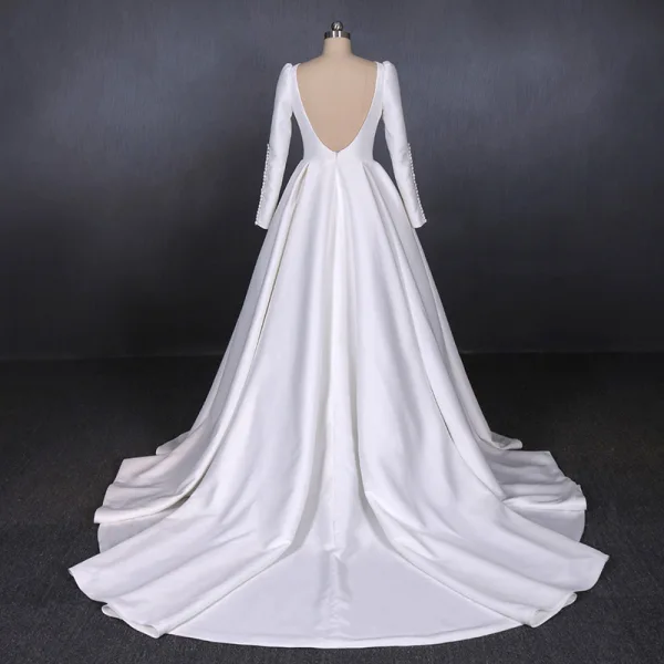 Schlicht Weiß Satin Hochzeits Brautkleider / Hochzeitskleider 2020 A Linie Eckiger Ausschnitt Lange Ärmel Rückenfreies Kapelle-Schleppe Rüschen