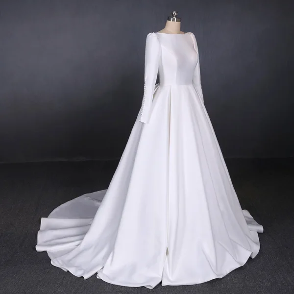 Schlicht Weiß Satin Hochzeits Brautkleider / Hochzeitskleider 2020 A Linie Eckiger Ausschnitt Lange Ärmel Rückenfreies Kapelle-Schleppe Rüschen