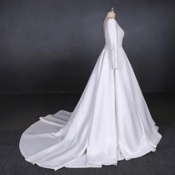 Schlicht Weiß Satin Hochzeits Brautkleider / Hochzeitskleider 2020 A Linie Eckiger Ausschnitt Lange Ärmel Rückenfreies Kapelle-Schleppe Rüschen