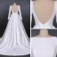 Schlicht Weiß Satin Hochzeits Brautkleider / Hochzeitskleider 2020 A Linie Eckiger Ausschnitt Lange Ärmel Rückenfreies Kapelle-Schleppe Rüschen