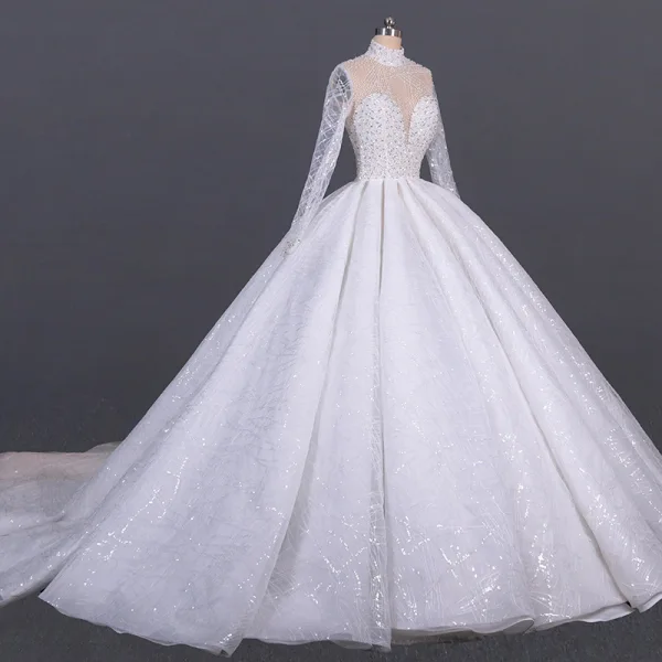 Luxus / Herrlich Weiß Hochzeits Durchsichtige Brautkleider / Hochzeitskleider 2020 Ballkleid Stehkragen Lange Ärmel Handgefertigt Perlenstickerei Pailletten Kathedrale Schleppe Rüschen