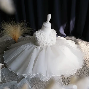 Hermoso Blanco Organza Verano Vestidos Para Niñas 2020 Ball Gown Scoop Escote Sin Mangas Apliques Con Encaje Perla Cortos Ruffle Vestidos Para Bodas