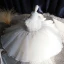 Schöne Weiß Organza Sommer Blumenmädchenkleider 2020 Ballkleid Rundhalsausschnitt Ärmellos Applikationen Spitze Perle Kurze Rüschen Kleider Für Hochzeit