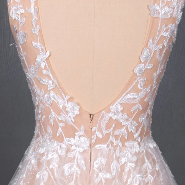 Meilleur Champagne La Mariée Robe De Mariée 2020 Princesse Transparentes Encolure Dégagée Sans Manches Dos Nu Appliques En Dentelle Perlage Glitter Tulle Tribunal Train Volants