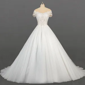 Élégant Ivoire La Mariée Robe De Mariée 2020 Robe Boule Transparentes Encolure Dégagée Manches Courtes Appliques En Dentelle Paillettes Perlage Glitter Tulle Chapel Train Volants