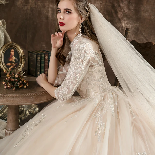 Vintage / Originale Champagne Transparentes La Mariée Robe De Mariée 2020 Robe Boule Col Haut 1/2 Manches Dos Nu Appliques En Dentelle Perlage Paillettes Cathedral Train Volants
