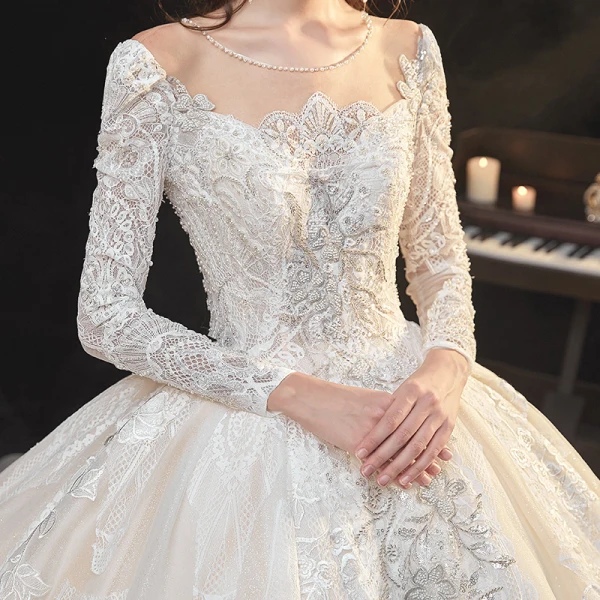 Meilleur Champagne La Mariée Robe De Mariée 2020 Robe Boule Transparentes Encolure Dégagée Manches Longues Dos Nu Appliques En Dentelle Perlage Glitter Tulle Cathedral Train Volants