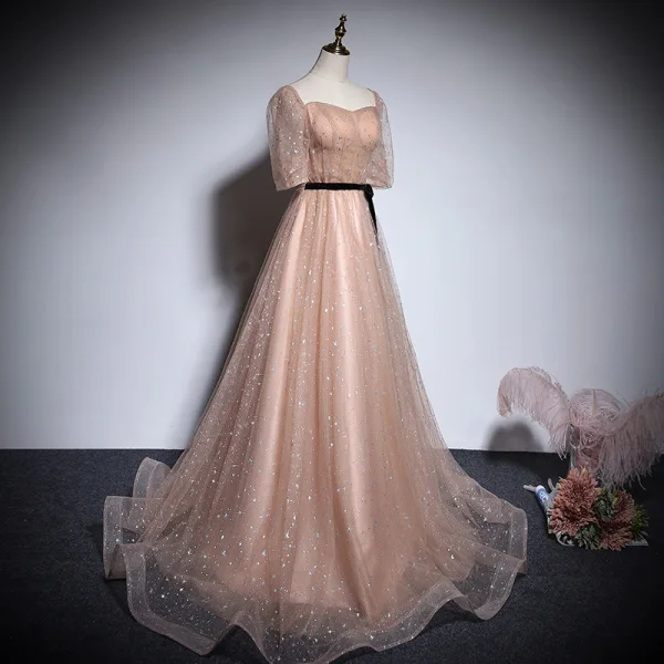 Style Victorien Champagne Robe De Bal 2020 Princesse Encolure Carrée Gonflée Manches Courtes Ceinture Paillettes Train De Balayage Volants Dos Nu Robe De Ceremonie