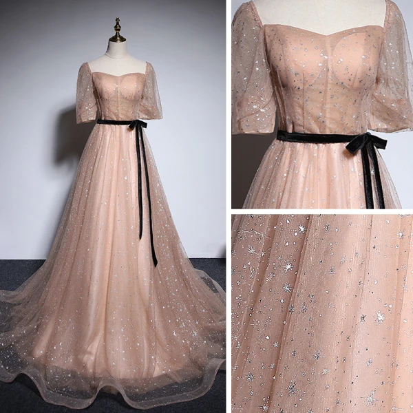 Style Victorien Champagne Robe De Bal 2020 Princesse Encolure Carrée Gonflée Manches Courtes Ceinture Paillettes Train De Balayage Volants Dos Nu Robe De Ceremonie