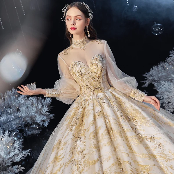 Style Victorien Champagne Transparentes La Mariée Robe De Mariée 2020 Robe Boule Col Haut Gonflée Manches Longues Dos Nu Appliques Paillettes Glitter Tulle Perlage Cathedral Train Volants