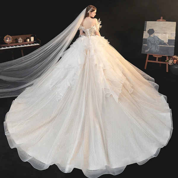 Schöne Champagner Organza Hochzeits Brautkleider / Hochzeitskleider 2020 Ballkleid Off Shoulder Kurze Ärmel Rückenfreies Perlenstickerei Strass Kathedrale Schleppe Rüschen