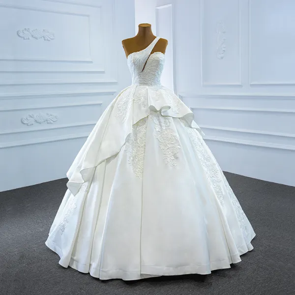 Luxury / Gorgeous White Satin Bridal Wedding Dresses 2020 Ball Gown One-Shoulder Sleeveless Backless Appliques Lace Handmade  Beading Floor-Length / Long Ruffle