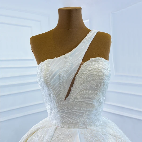 Luxury / Gorgeous White Satin Bridal Wedding Dresses 2020 Ball Gown One-Shoulder Sleeveless Backless Appliques Lace Handmade  Beading Floor-Length / Long Ruffle