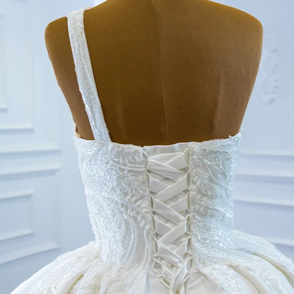 Luxury / Gorgeous White Satin Bridal Wedding Dresses 2020 Ball Gown One-Shoulder Sleeveless Backless Appliques Lace Handmade  Beading Floor-Length / Long Ruffle