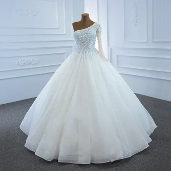 Luxe Blanche La Mariée Robe De Mariée 2020 Robe Boule Une Épaule Manches Longues Dos Nu Fait Main Perlage Perle Longue Volants