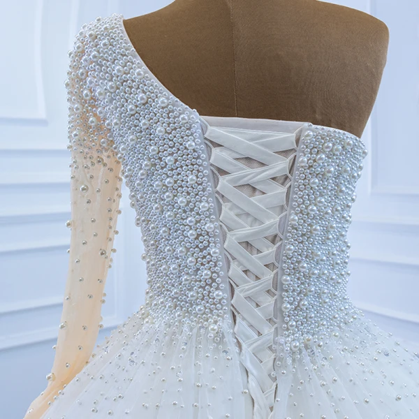 Luxury / Gorgeous White Bridal Wedding Dresses 2020 Ball Gown One-Shoulder Long Sleeve Backless Handmade  Beading Pearl Floor-Length / Long Ruffle