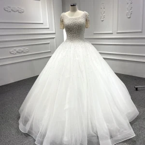 Luxe Blanche La Mariée Robe De Mariée 2020 Robe Boule Encolure Dégagée Manches Courtes Dos Nu Fait Main Perlage Perle Longue Volants
