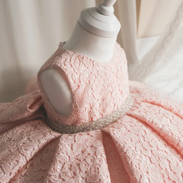 Chic / Beautiful Pearl Pink Lace Birthday Flower Girl Dresses 2020 Ball Gown Scoop Neck Sleeveless Pearl Sash Short Ruffle Wedding Party Dresses