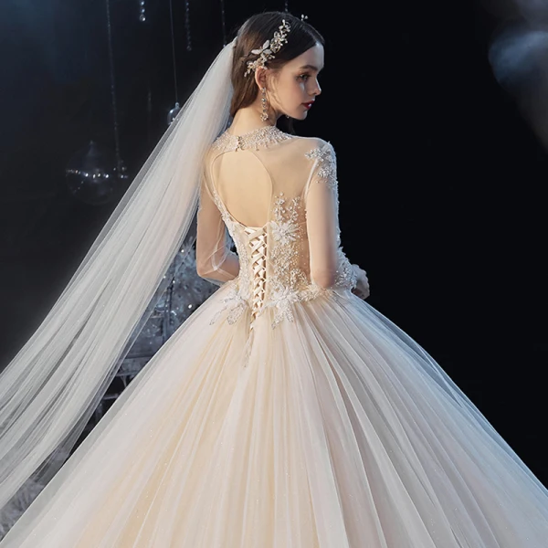 Romantique Champagne La Mariée Robe De Mariée 2020 Robe Boule Transparentes Col Haut 3/4 Manches Dos Nu Appliques En Dentelle Perlage Glitter Tulle Cathedral Train Volants
