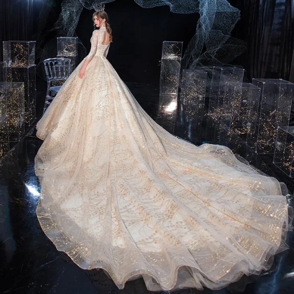 Chinesischer Stil Champagner Durchsichtige Hochzeits Brautkleider / Hochzeitskleider 2020 Ballkleid Stehkragen 3/4 Ärmel Rückenfreies Applikationen Spitze Pailletten Königliche Schleppe Rüschen