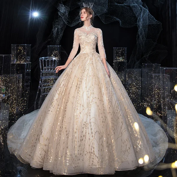 Chinesischer Stil Champagner Durchsichtige Hochzeits Brautkleider / Hochzeitskleider 2020 Ballkleid Stehkragen 3/4 Ärmel Rückenfreies Applikationen Spitze Pailletten Königliche Schleppe Rüschen