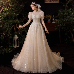 Style Victorien Champagne Jardin Extérieur Robe De Mariée 2020 Princesse Transparentes Encolure Dégagée Gonflée Manches Courtes Dos Nu Perlage Paillettes Train De Balayage Volants