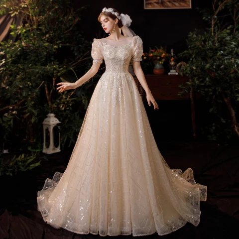 Style Victorien Champagne Jardin / Extérieur Robe De Mariée 2020 Princesse Transparentes Encolure Dégagée Gonflée Manches Courtes Dos Nu Perlage Paillettes Train De Balayage Volants