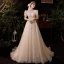 Style Victorien Champagne Jardin / Extérieur Robe De Mariée 2020 Princesse Transparentes Encolure Dégagée Gonflée Manches Courtes Dos Nu Perlage Paillettes Train De Balayage Volants