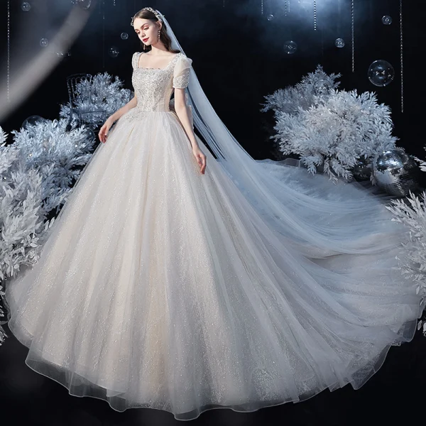 Vintage / Originale Champagne La Mariée Robe De Mariée 2020 Robe Boule Encolure Carrée Gonflée Manches Courtes Dos Nu Noeud Perlage Glitter Tulle Cathedral Train Volants