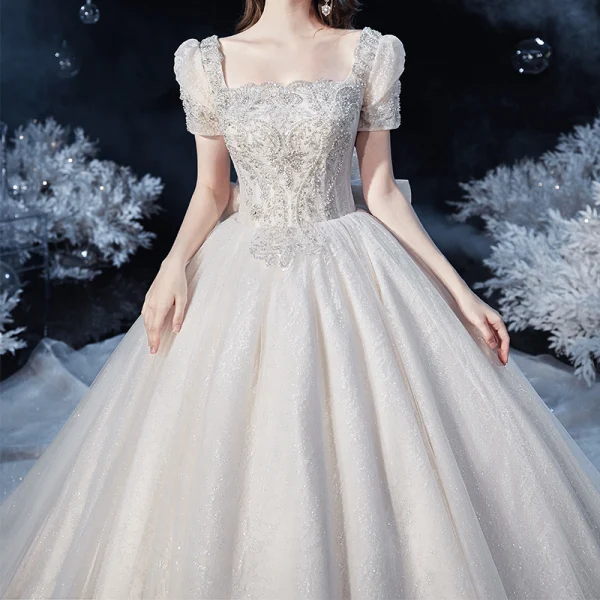 Vintage / Originale Champagne La Mariée Robe De Mariée 2020 Robe Boule Encolure Carrée Gonflée Manches Courtes Dos Nu Noeud Perlage Glitter Tulle Cathedral Train Volants