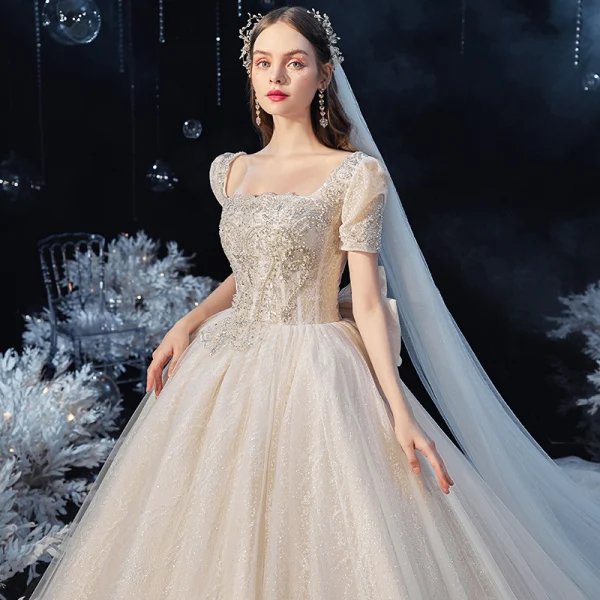 Vintage / Originale Champagne La Mariée Robe De Mariée 2020 Robe Boule Encolure Carrée Gonflée Manches Courtes Dos Nu Noeud Perlage Glitter Tulle Cathedral Train Volants