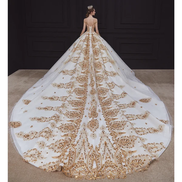 Étourdissant Champagne Transparentes La Mariée Robe De Mariée 2020 Robe Boule Encolure Dégagée 3/4 Manches Dos Nu Paillettes Perlage Glitter Tulle Royal Train Volants