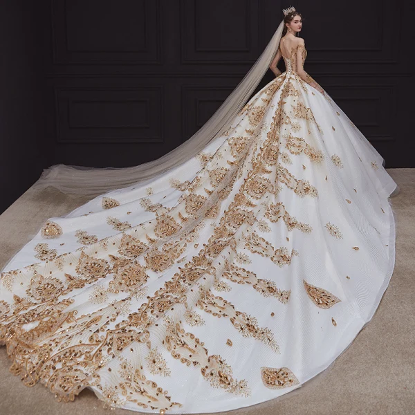 Étourdissant Champagne Transparentes La Mariée Robe De Mariée 2020 Robe Boule Encolure Dégagée 3/4 Manches Dos Nu Paillettes Perlage Glitter Tulle Royal Train Volants