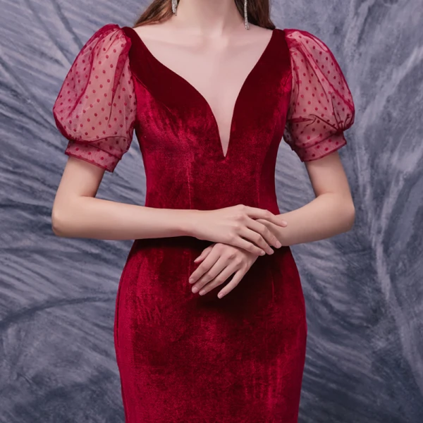 Sexy Rot Velour Abendkleider 2020 Meerjungfrau Durchsichtige Tiefer V-Ausschnitt Geschwollenes Lange Ärmel Perlenstickerei Geflecktes Tülle Sweep / Pinsel Zug Festliche Kleider