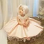 Mode Pink Satin Geburtstag Blumenmädchenkleider 2020 Ballkleid Rundhalsausschnitt Ärmellos Perlenstickerei Perle Schleife Kurze Rüschen Kleider Für Hochzeit