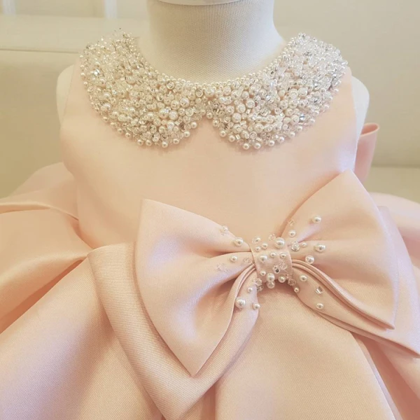 Mode Pink Satin Geburtstag Blumenmädchenkleider 2020 Ballkleid Rundhalsausschnitt Ärmellos Perlenstickerei Perle Schleife Kurze Rüschen Kleider Für Hochzeit