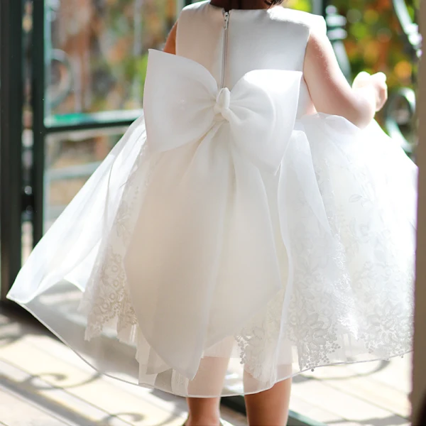 Best White Organza Birthday Flower Girl Dresses With Shawl 2020 Ball Gown Scoop Neck Sleeveless Bow Tea-length Ruffle Wedding Party Dresses