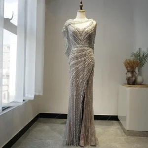 High End Grå Rødt Teppe Selskapskjoler Med Sjal 2020 Trompet Havfrue V Hals Uten Ermer Beading Rhinestone Feie Tog Ryggløse Formelle Kjoler