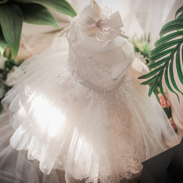Chic / Beautiful White Flower Girl Dresses 2020 Ball Gown Scoop Neck Sleeveless Appliques Lace Bow Short Ruffle Wedding Party Dresses