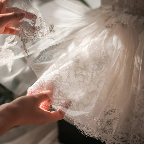 Chic / Beautiful White Flower Girl Dresses 2020 Ball Gown Scoop Neck Sleeveless Appliques Lace Bow Short Ruffle Wedding Party Dresses