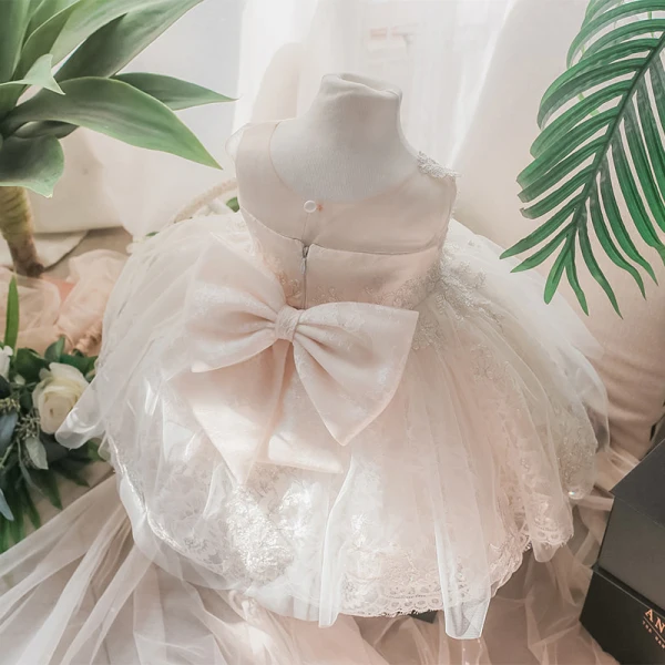 Chic / Beautiful White Flower Girl Dresses 2020 Ball Gown Scoop Neck Sleeveless Appliques Lace Bow Short Ruffle Wedding Party Dresses