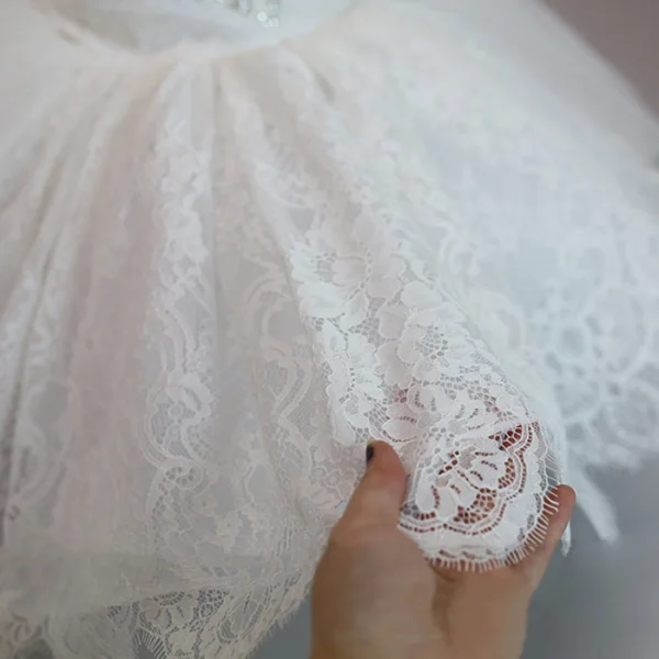 Schöne Ivory / Creme Blumenmädchenkleider 2020 Ballkleid Rundhalsausschnitt Ärmellos Applikationen Blumen Perlenstickerei Schleife Kurze Rüschen Kleider Für Hochzeit