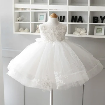 Chic Beautiful Ivory Flower Girl Dresses 2020 Ball Gown Scoop Neck Sleeveless Appliques Lace Bow Short Ruffle Wedding Party Dresses